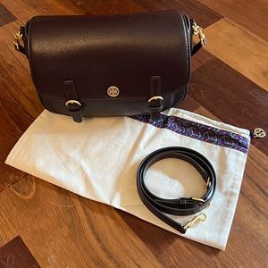 Tory Burch crossbody/shoulder bag. Comes with two straps.